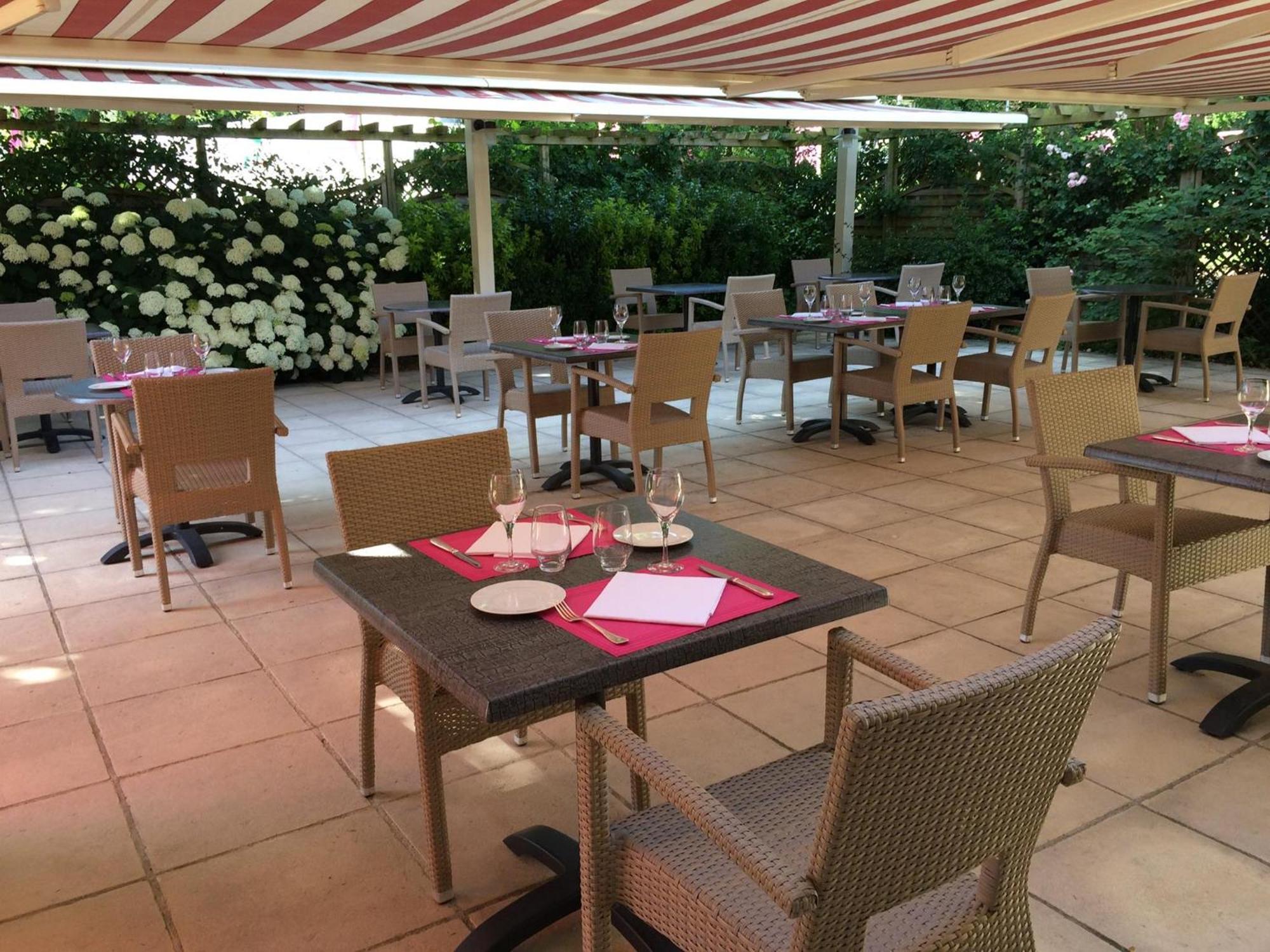 Logis Auberge Bienvenue Doué-la-Fontaine Dış mekan fotoğraf